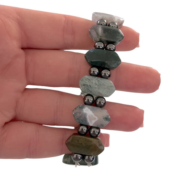 Green & White Stone Beaded Stretch Bracelet - Picture 6 of 8